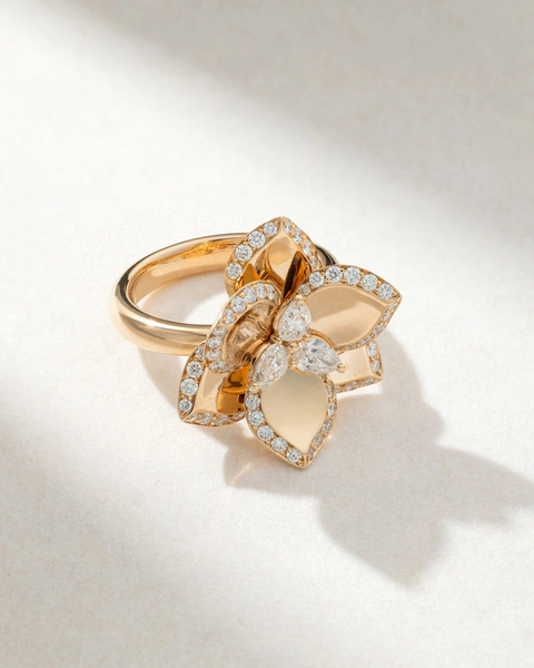 18K Rose Gold Ring with Flower and Diamonds