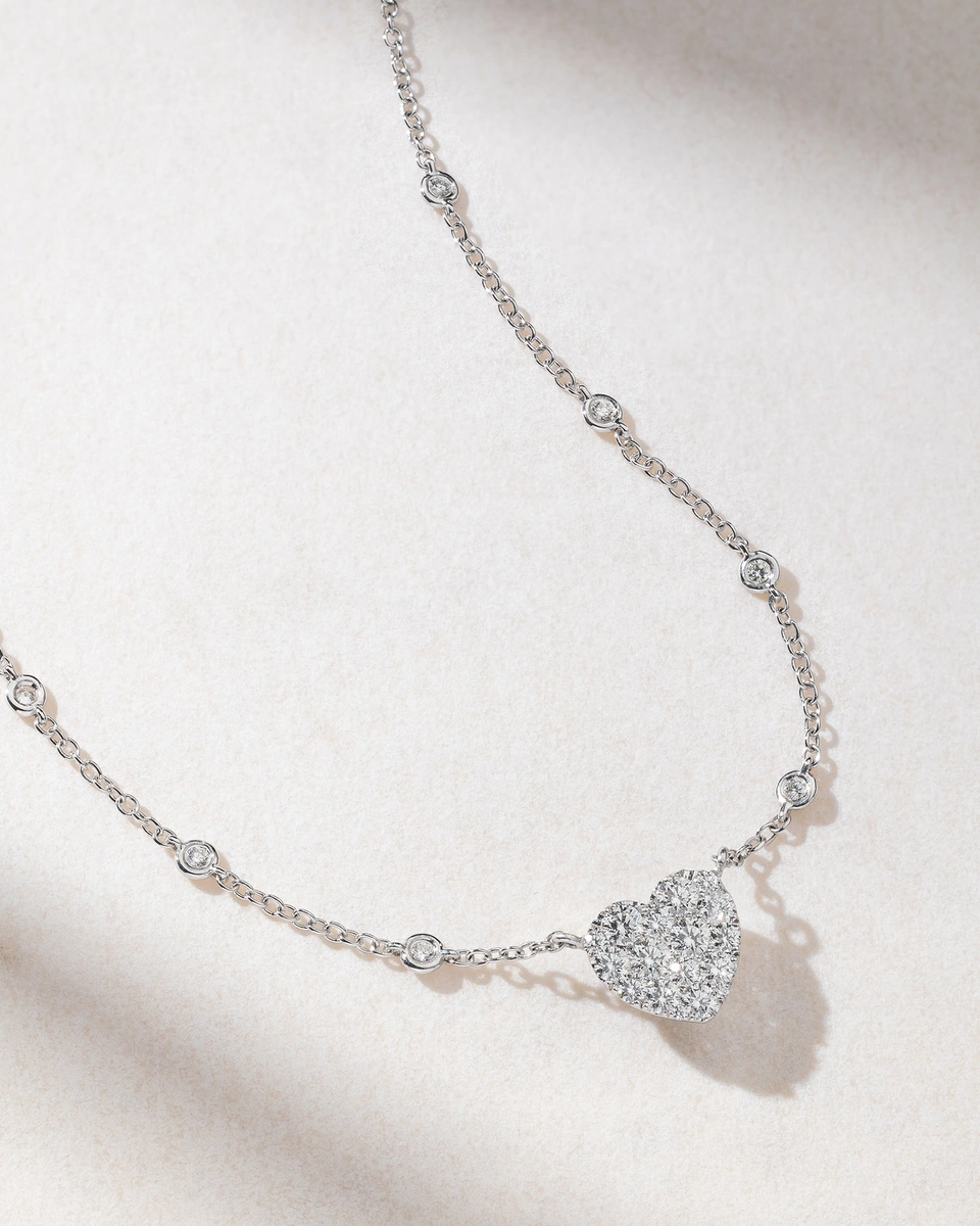 Κολιέ σε Λευκόχρυσο Κ18 με Καρδιά από Μπριγιάν Διαμάντια