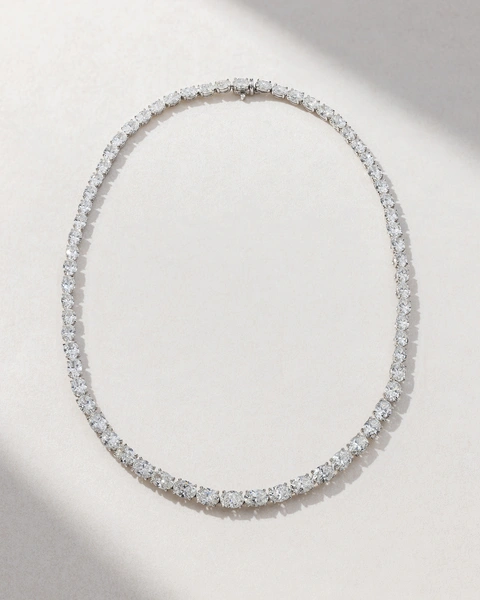 Necklace in 18K White Gold with Oval-Shaped Diamonds