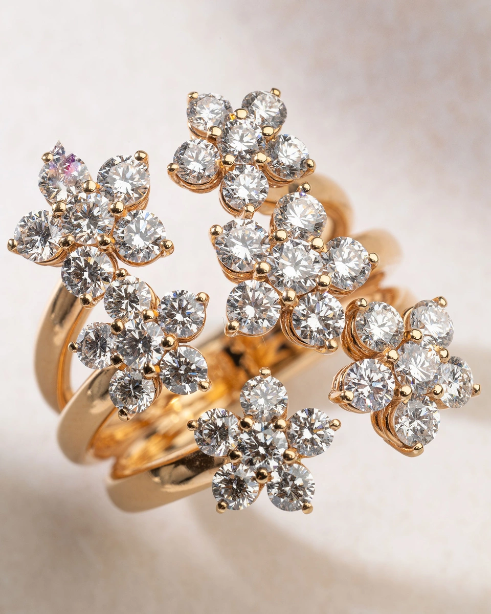 18K Rose Gold Ring with Diamond Daisies