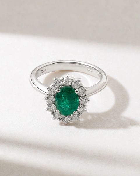 18Κ White Gold Ring with Oval Emerald and Diamonds