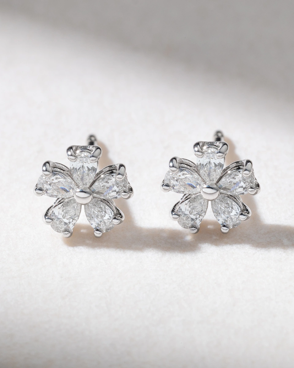 18Κ White Gold Flower Studs with Poir Diamonds