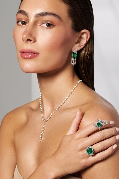 Δαχτυλίδι Λευκόχρυσο Κ18 με Οκτάγωνο Σμαράγδι και Διαμάντια Emerald