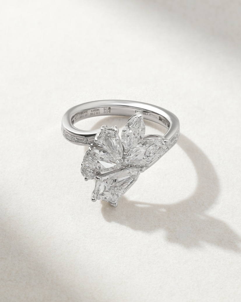 18K White gold Ring with Brilliant, Baguette, Marquise and Kite shaped Diamonds