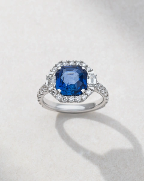 Ring in 18K White Gold with Octagonal Sapphire, Emerald-Cut & Brilliant Diamonds