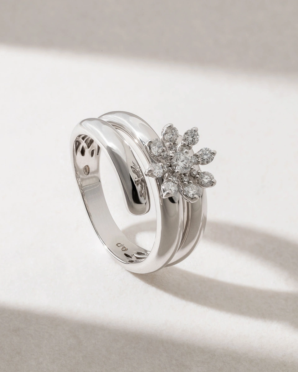 Spiral 18K White Gold Ring with Diamond Flower