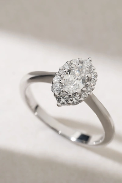 18K White Gold Ring with Central Oval Diamond and Brilliants