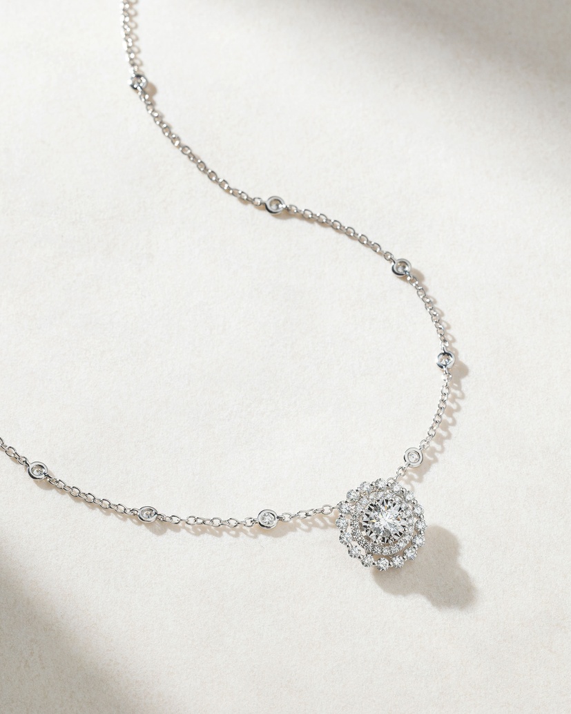 18K White Gold Necklace with Brilliant Diamonds
