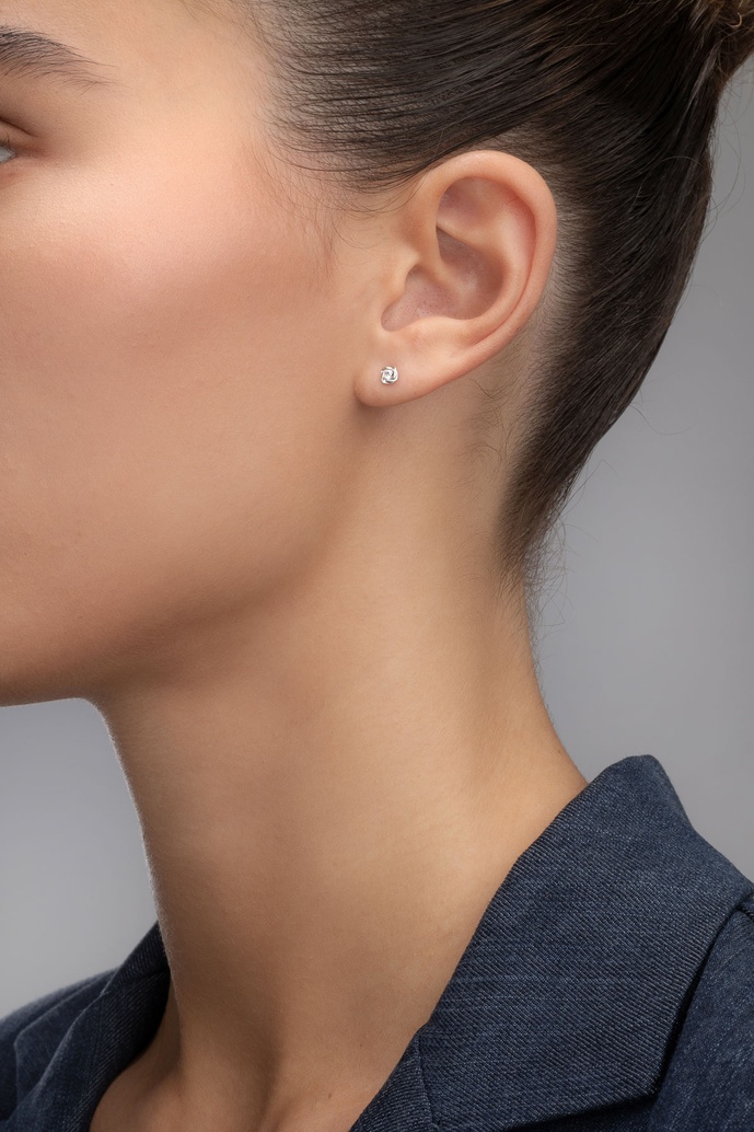 18 Karat White Gold Earrings with Diamonds