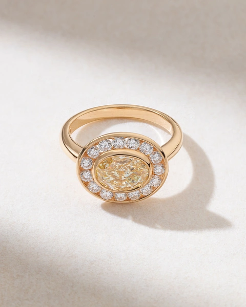 Ring in 18K Rose Gold with Fancy Yellow Diamond and Brillants