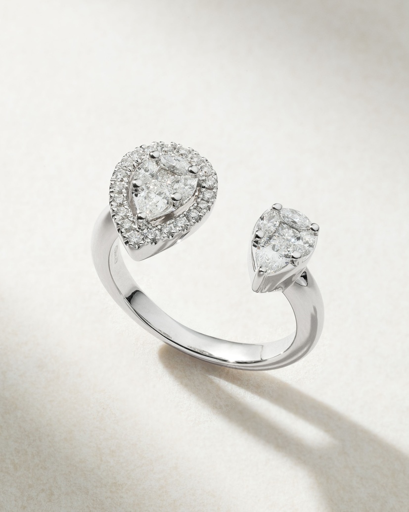 18K White Gold Ring with Diamond Drops