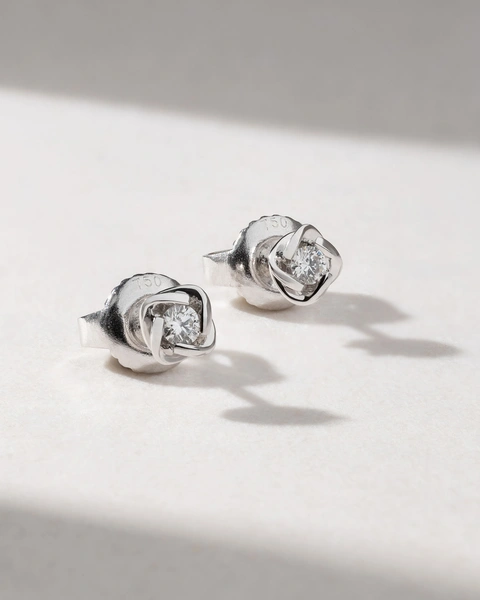 18 Karat White Gold Earrings with Diamonds