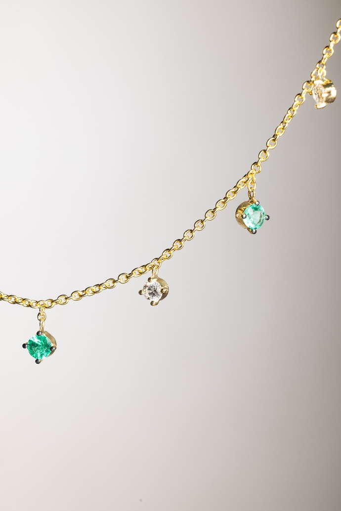 18K Yellow Gold Chain with Brilliant cut Diamonds and Emeralds - Image 3