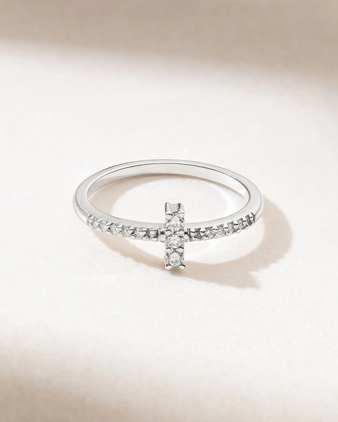 18K White Gold Minimal Ring with Brilliant cut Diamonds