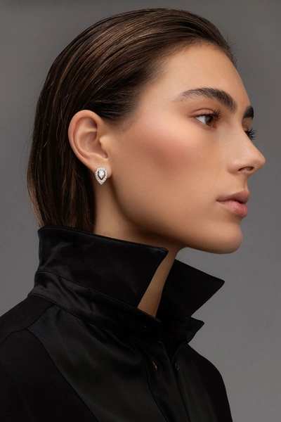 18K White Gold Studs with Pear shaped and Brilliant Diamonds