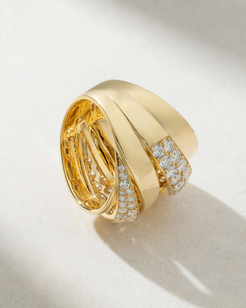 Big Woven Ring in 18K Yellow Gold with Diamonds