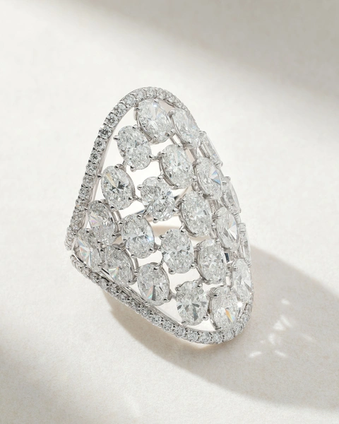 18K White Gold Voluminous Ring with Oval and Brilliant Diamonds