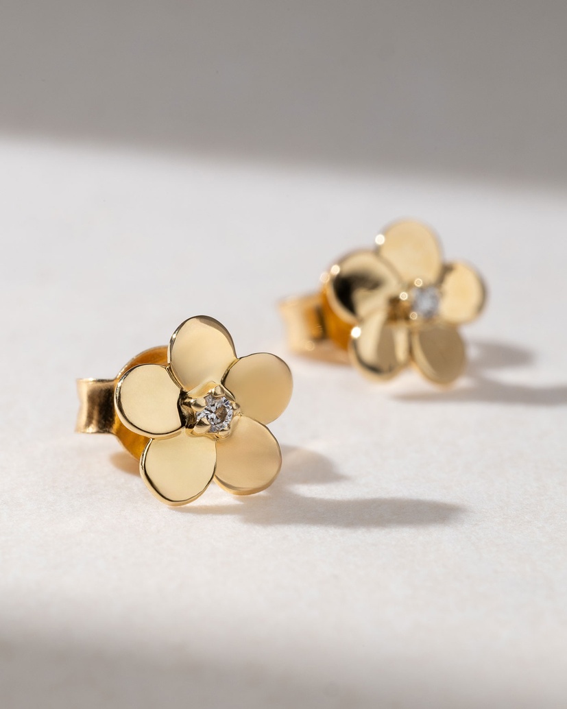 18K Yellow Gold Flower Earrings with Brilliant Diamonds