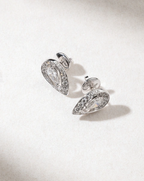 18K White Gold Studs with Pear shaped and Brilliant Diamonds