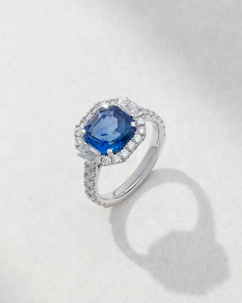 Ring in 18K White Gold with Octagonal Sapphire, Emerald-Cut & Brilliant Diamonds