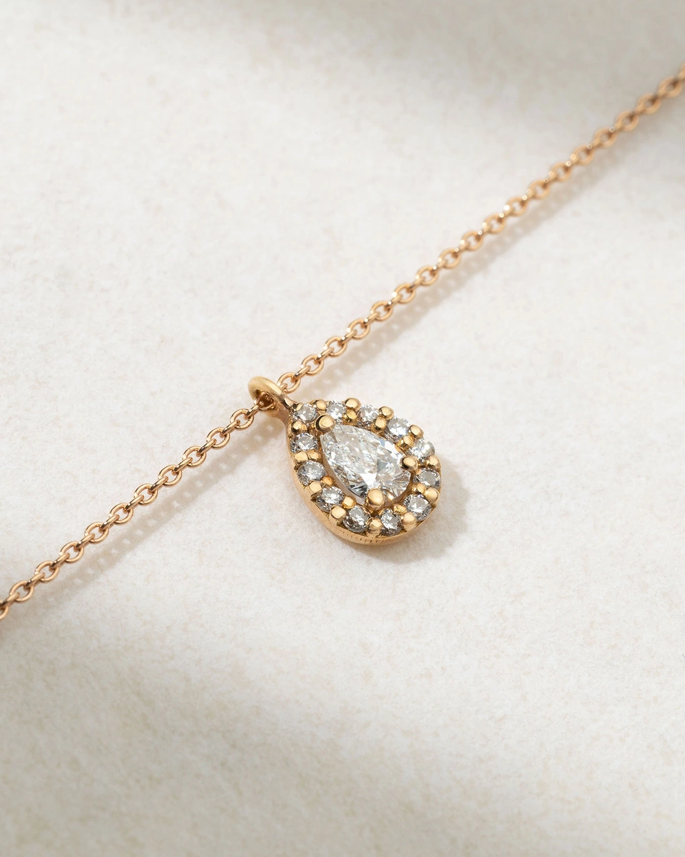 Dainty Rose Gold Bracelet with Pear Shaped Diamond and Brilliants