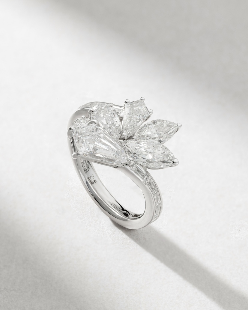 18K White gold Ring with Brilliant, Baguette, Marquise and Kite shaped Diamonds