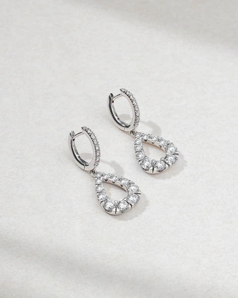 18K White Gold Earrings with Drop Shape and Diamonds
