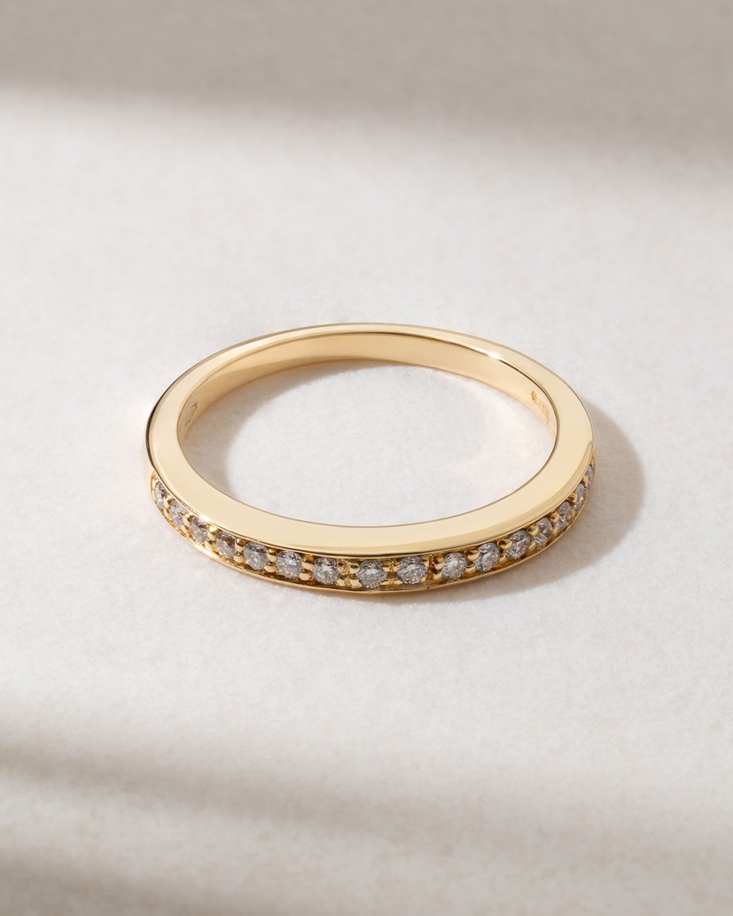 18K Yellow Gold Ring with Diamonds