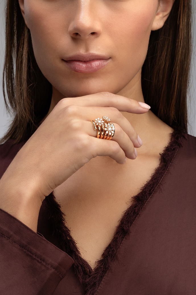 Spiral 18K Rose Gold Ring with Diamond Flowers