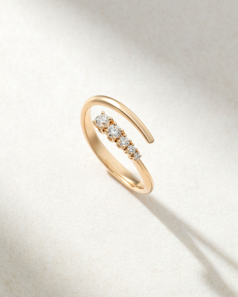 Elegant 18K Rose Gold Ring with Diamonds - Image 1