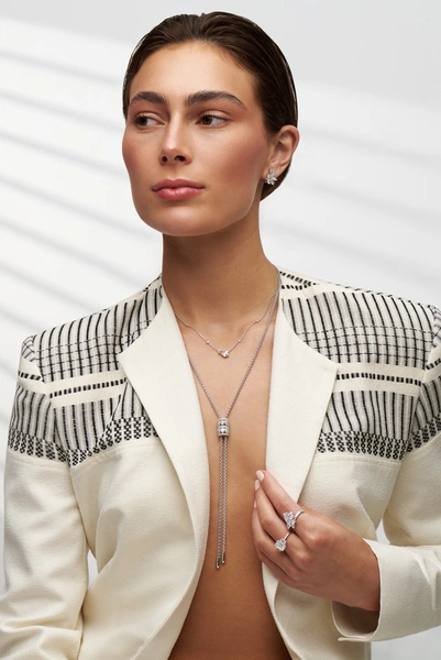 Unique 18K White Gold Long Necklace with Pear Shaped and Brilliant Diamοnds