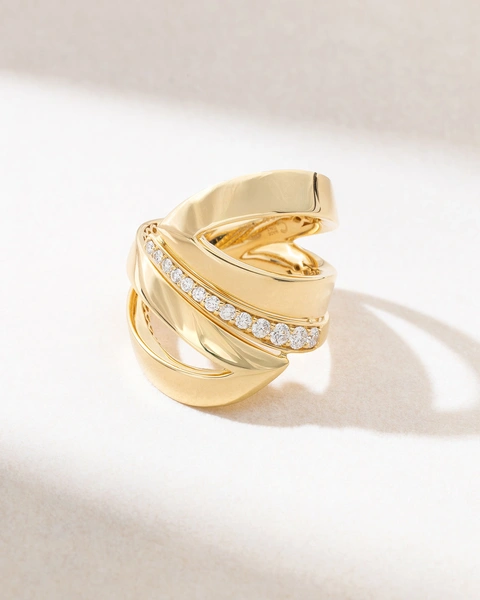 Striking 18K Yellow Gold Ring With Diamonds
