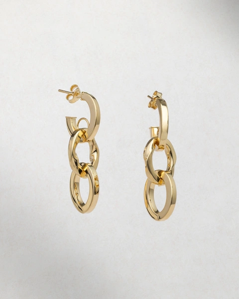Long Drop 18K Yellow Gold Earrings in an Elegant and Timeless Design