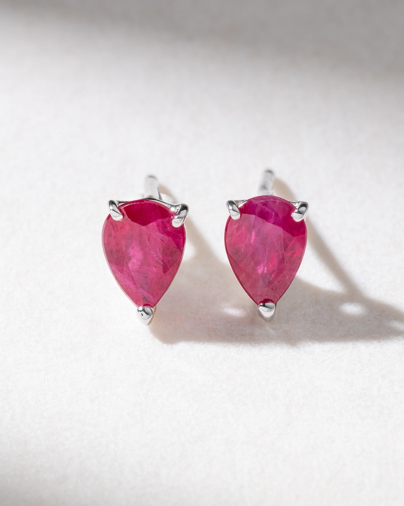18K White Gold Earrings with Pear Shaped Rubies - Image 1