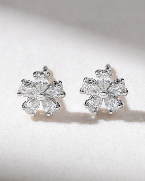 18Κ White Gold Flower Studs with Poir Diamonds