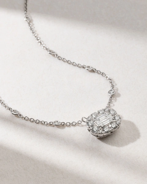 18 Karat White Gold Necklace with Trapezoid and Brilliant Diamonds
