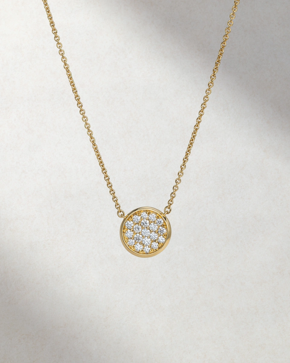 Shiny 18K Yellow Gold Necklace with Brilliant-Cut Diamonds and Circular Design