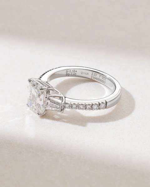 Engagement Ring in 18K White Gold with Emerald, Baguette and Brilliant Diamonds