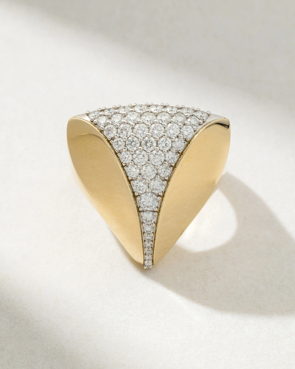 18K Yellow Gold Voluminous Ring with Diamonds