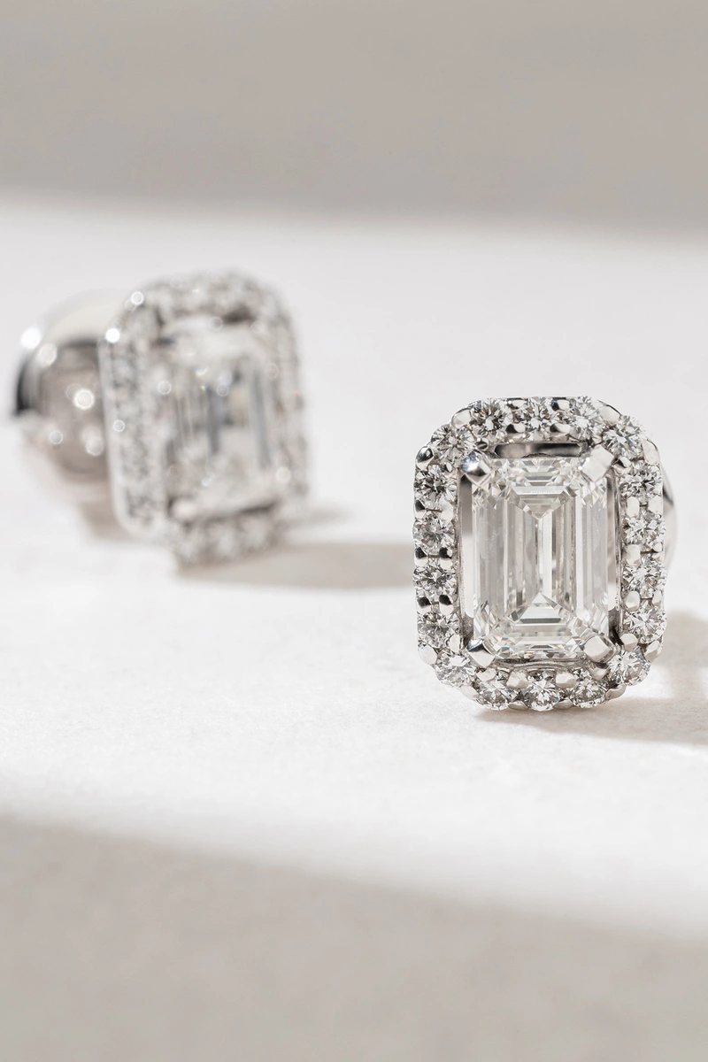 18K White Gold Studs with Emerald and Brilliant Diamonds