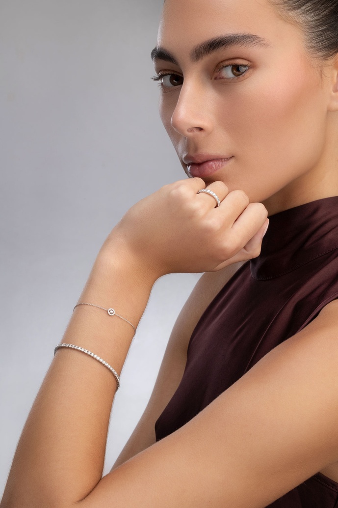 18K White Gold Tennis Bracelet with Twinkling Brilliant Diamonds