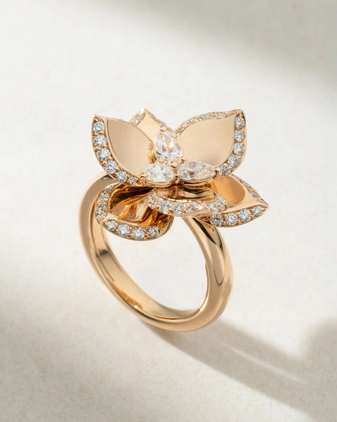 18K Rose Gold Ring with Flower and Diamonds