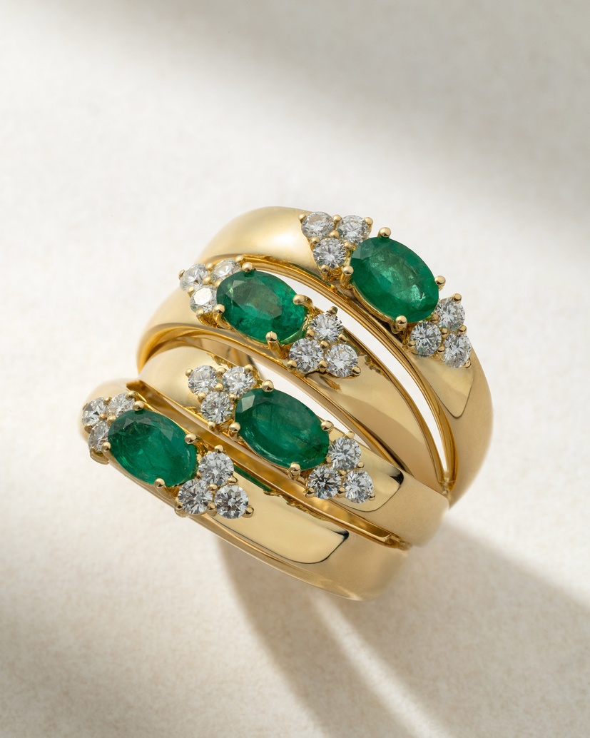 18K Yellow Gold Ring with Oval Emeralds and Diamonds