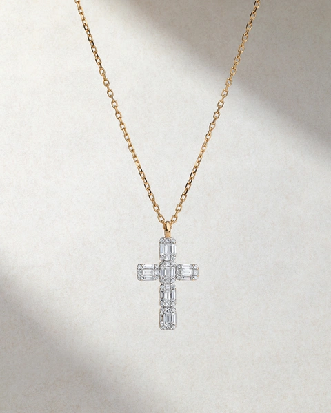 Cross pendant with chain in 18K Rose Gold with Brilliant-cut, Baguette, and Princess-cut diamonds