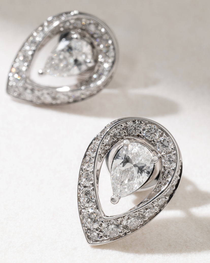 18K White Gold  Studs with Pear shaped and Brilliant Diamonds