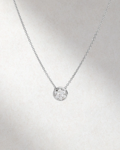 Shiny 18K White Gold Necklace with Brilliant-Cut Diamonds and Circular Design