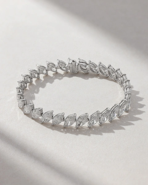 Bracelet in 18K White Gold with Marquise-Shaped Diamonds