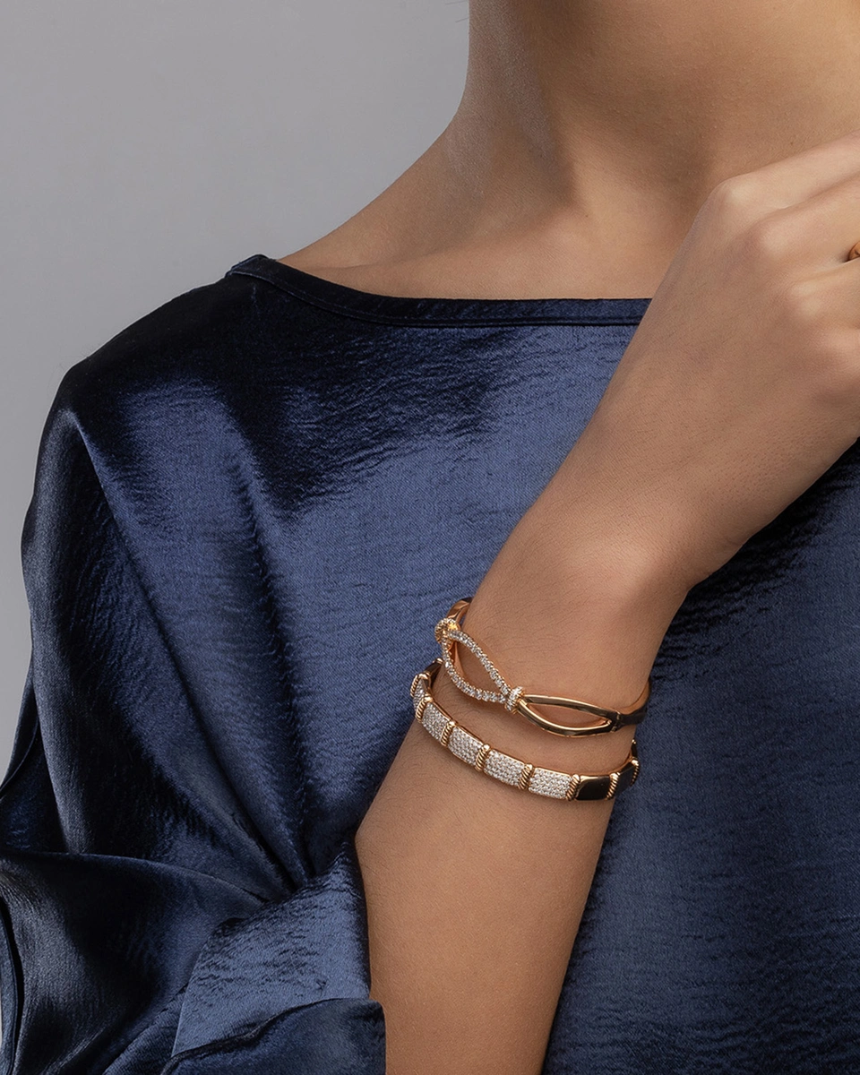 Βραχιόλι Χειροπέδα σε Ροζ χρυσό Κ18 με Μπριγιάν Διαμάντια