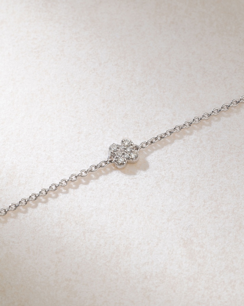 18K White Gold Bracelet with Dainty Diamond Pendant