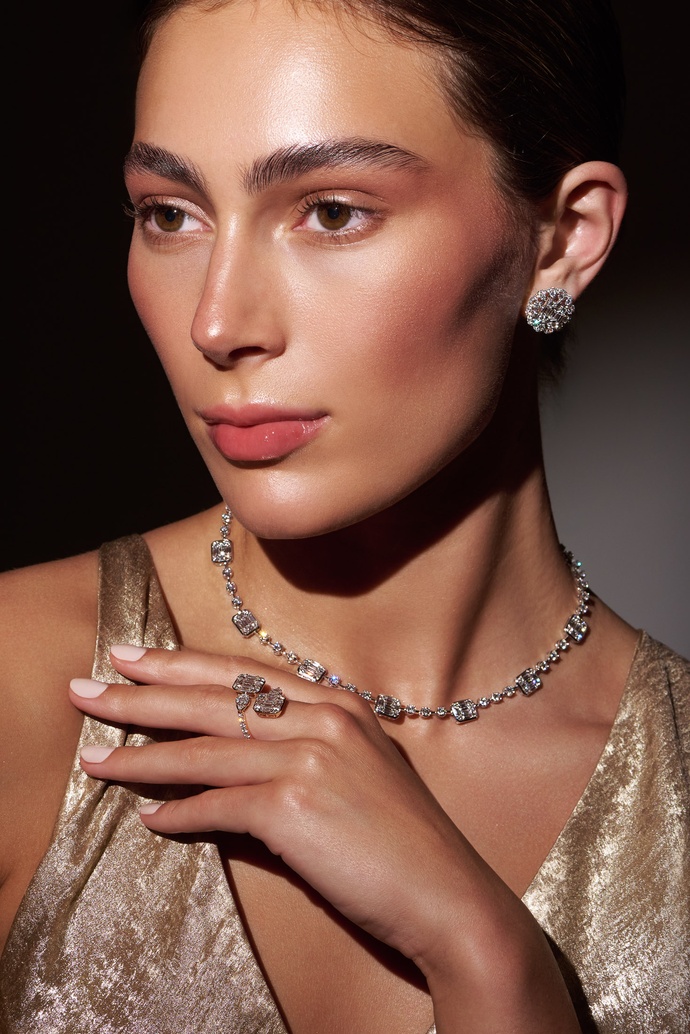 18K White Gold Necklace with Brilliant and Baguette Diamonds